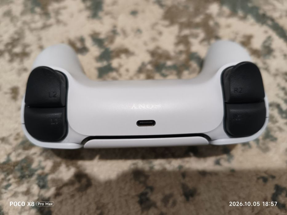 Vând ps5 slim digital cu upgrade la disc drive și stand inclus