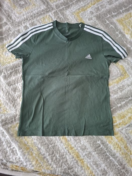 Тениската Adidas