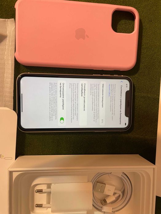 Iphone 11 128 gb бял white перфектен като нов