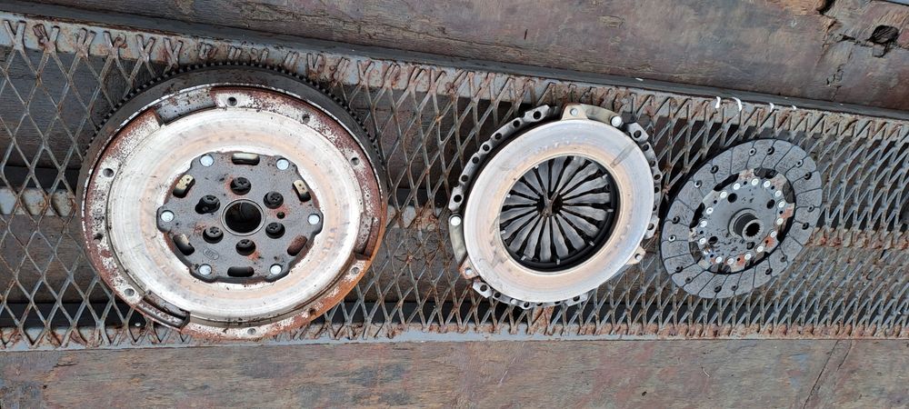 Демпферен маховик със съединител за Пежо Ситроен 1.6хди 110кс