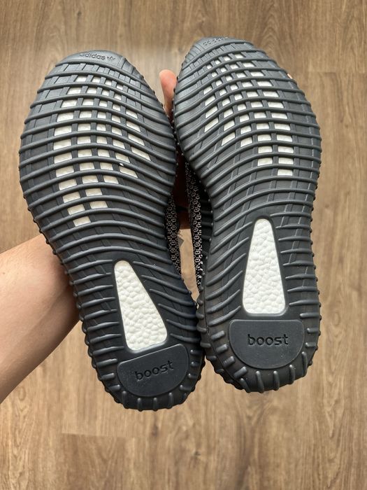 Yeezy 350 v2 de vanzare