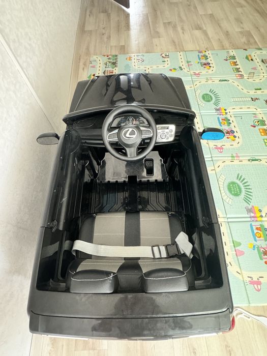 Продам детский электромобиль LEXUS LX-570