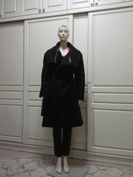 Продаю теплое черное пальто