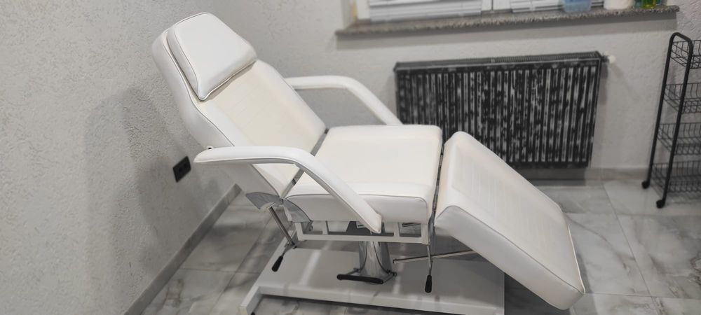 Scaun /pat pentru  cosmetică