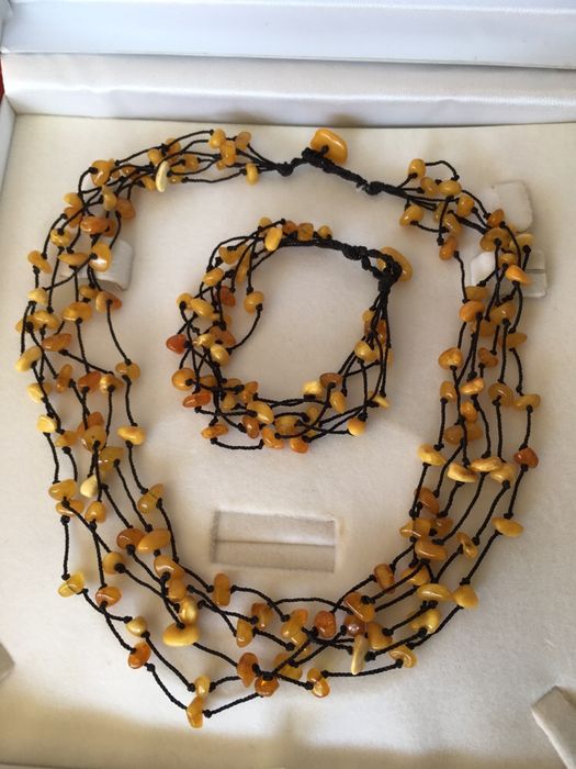 Кехлибарен комплект- колие, гривна, обеци