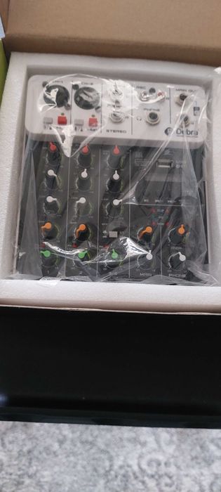 Vând mixere,boxe,microfon