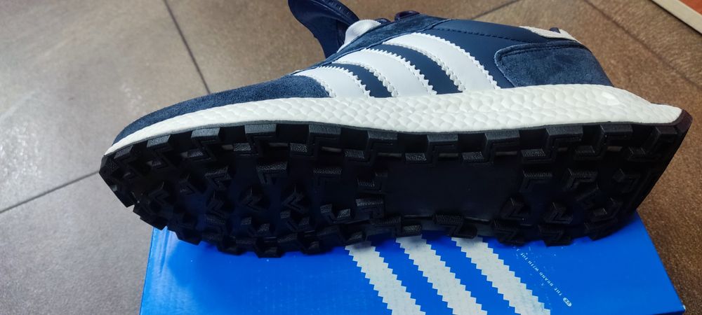 Кросовки новая модель по акции 10500