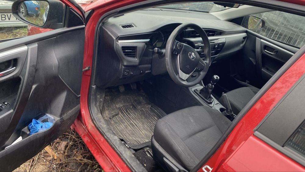 Vand Toyota Corolla  2015 / 1.3 Benzina (Motor Defect) / 4499€€€