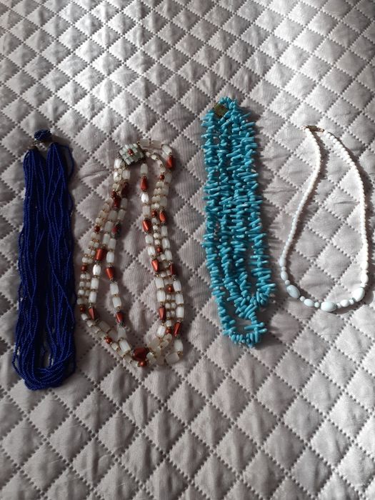 Дамски гердани.Много добре запазени без забележки по тях.