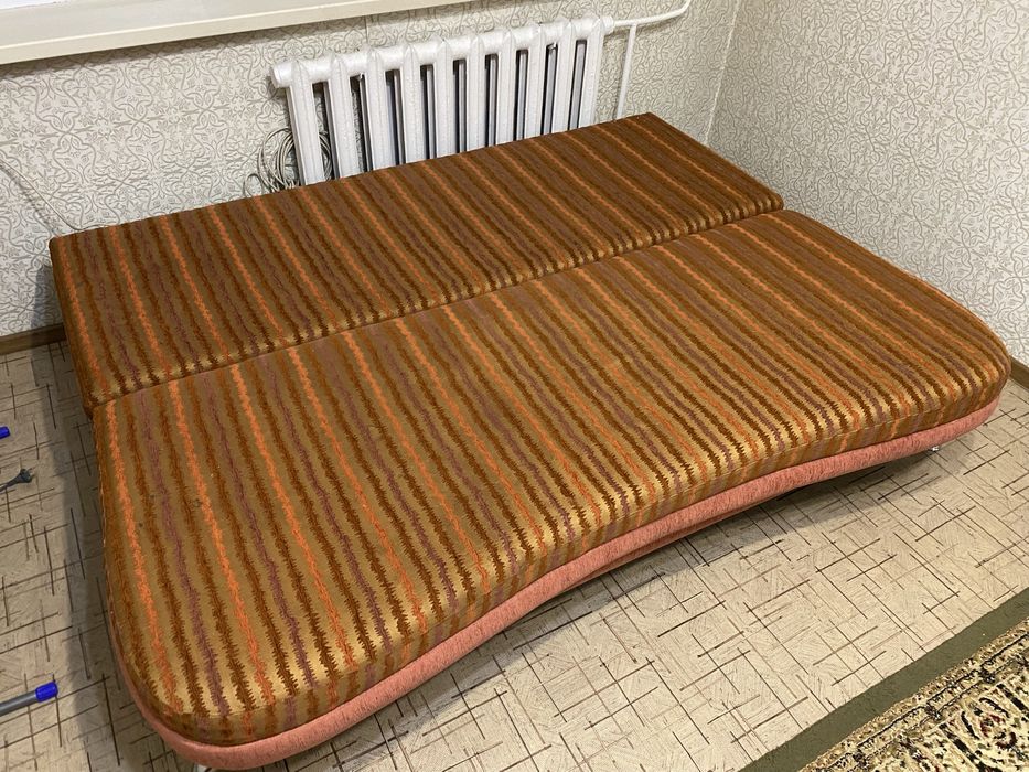 Диван б/у в хорошем состоянии !