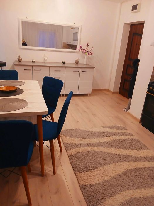 Dau în chirie apartament