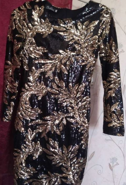 Платье нарядное.