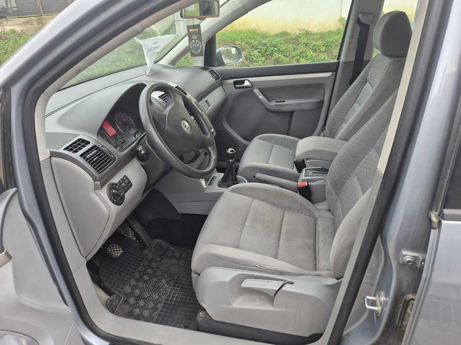 Vând Volkswagen Touran 2.0 TDI
