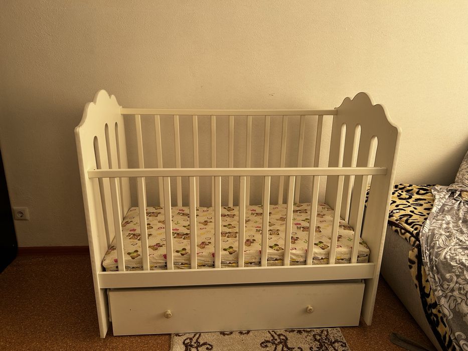 Продам кроватку  маятник