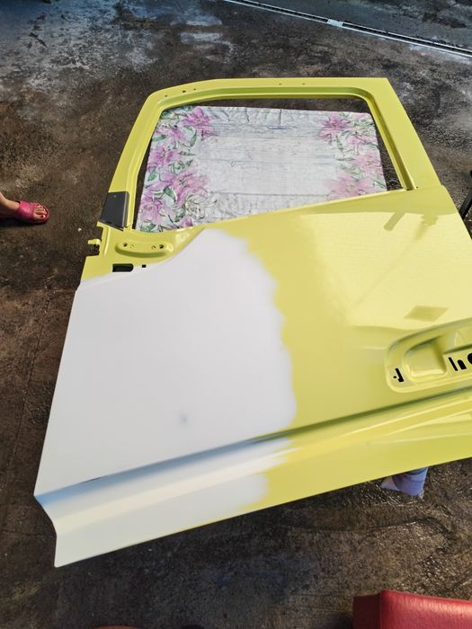 Прадаю дверь левую.