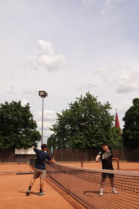 Ore private tenis Cluj – antrenor certificat + echipament inclus