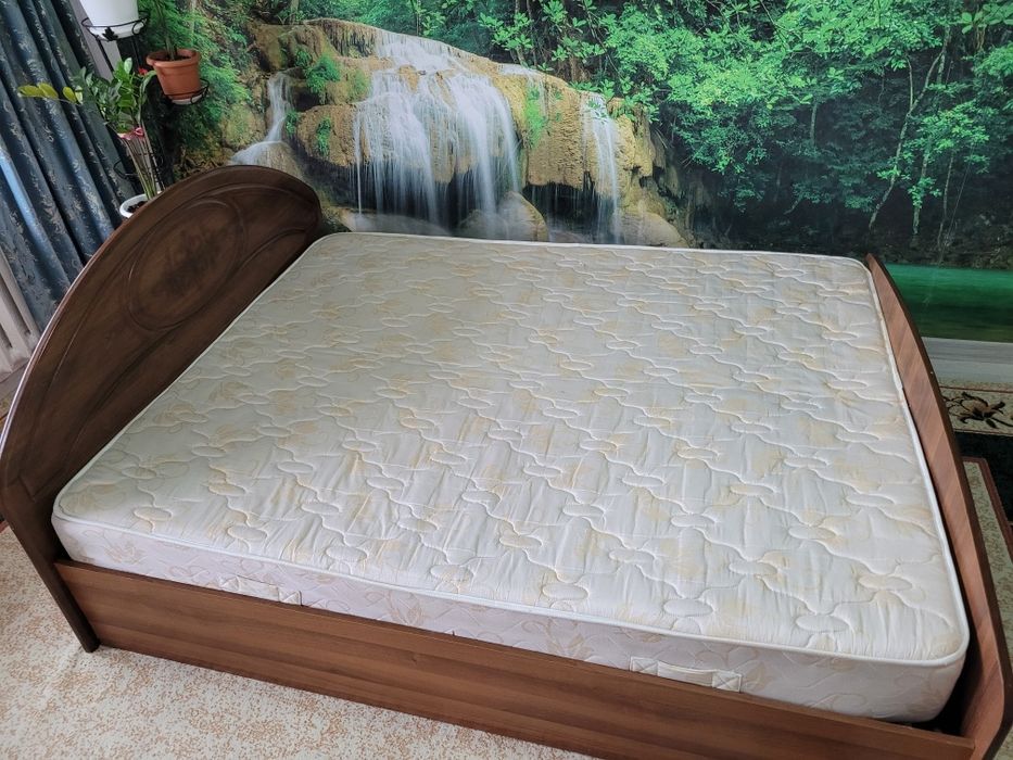 Кровать двуспальная