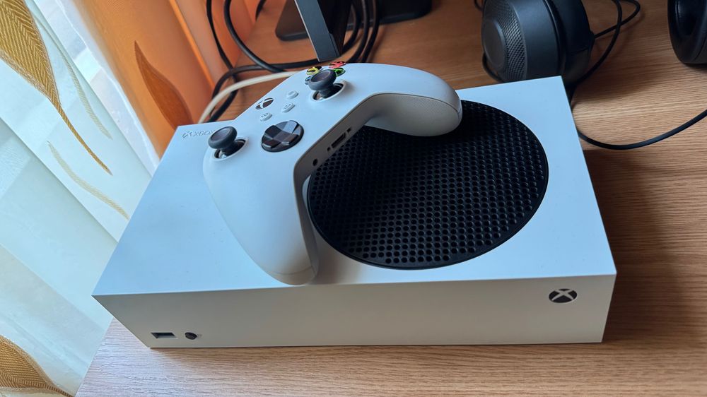 Vând/Schimb cu PC gaming xbox series S + monitor