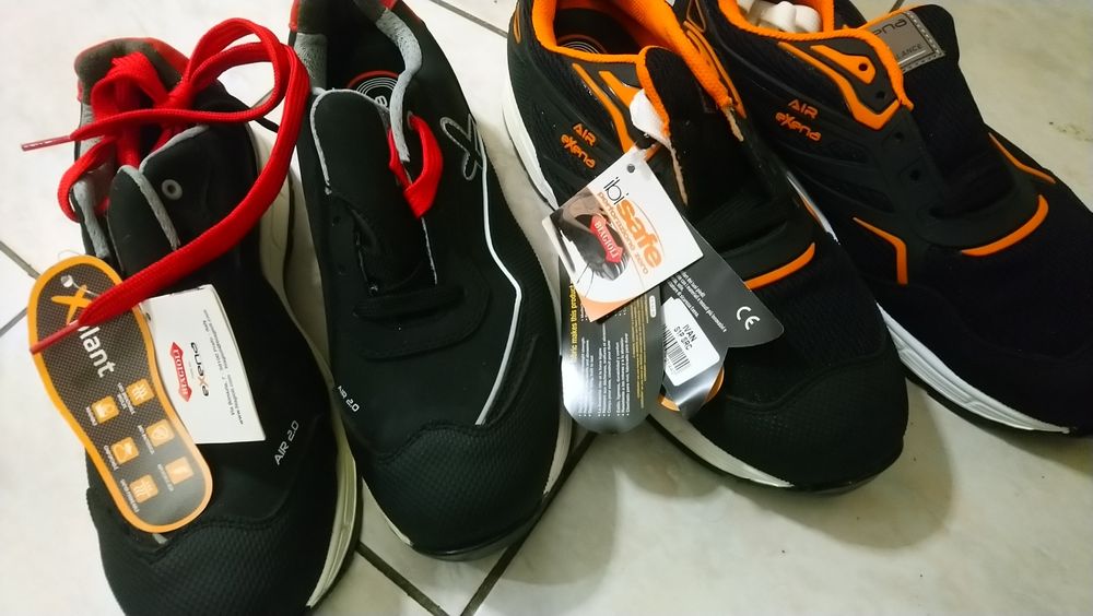 Vind bocanci de protecție noi mărimea 43-44