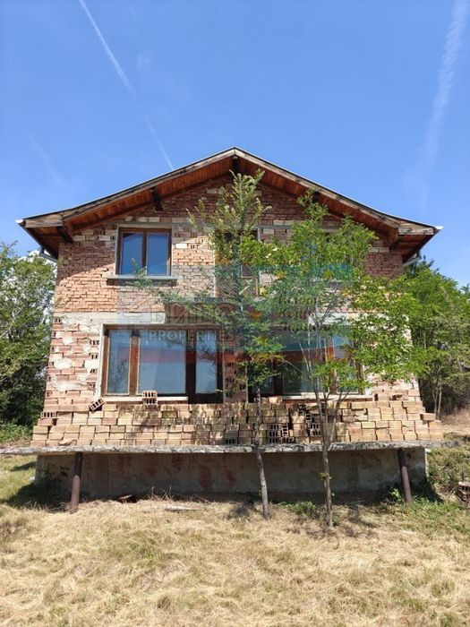 Къща в село Лобош