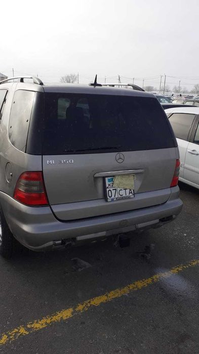 Автомобиль Mercedes-Benz ML-350
