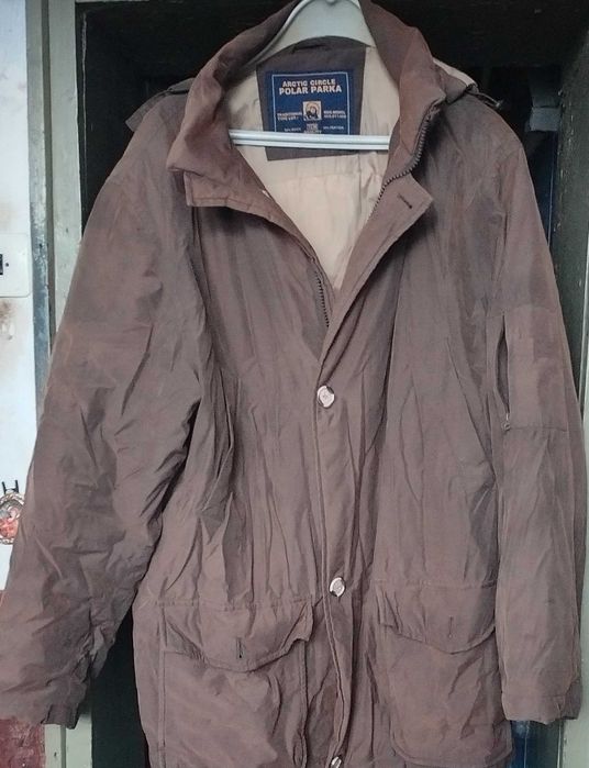 Четири мъжки парки, в много добро състояние.