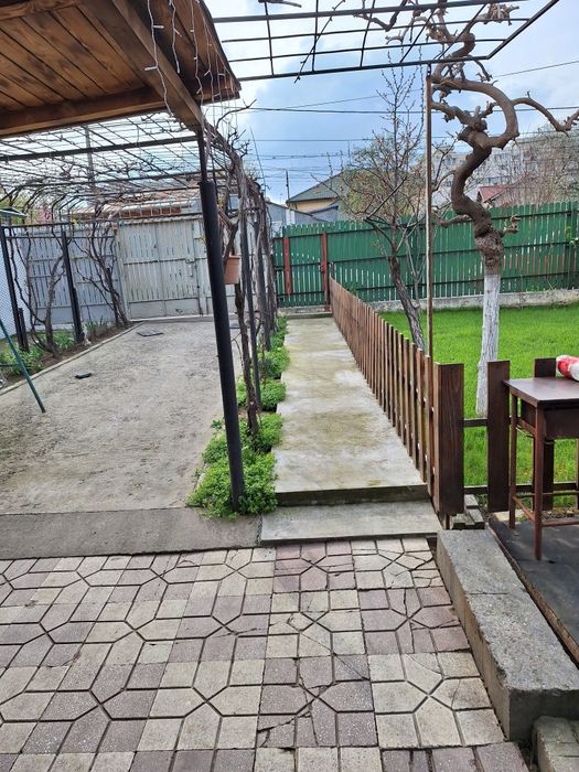 Casa de vânzare în spate la bloc Privilege