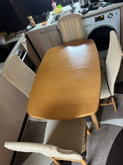 Маса с четири стола