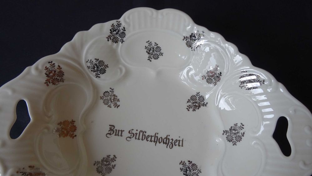 Автентично плато/ фруктиера  , фин релефен порцелан.