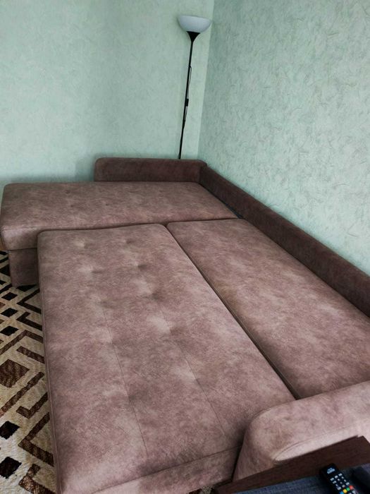 Диван угловой, в идеальном состоянии