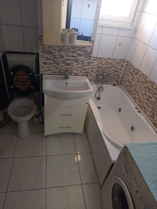 Inchiriez apartament