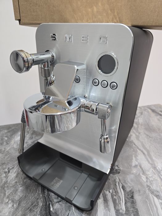 Aparat cafea / espressor Smeg EMC02 MiniPro