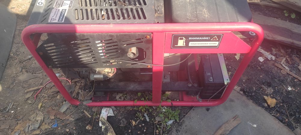 Продам Бензиновый Генератор 10kw 220v.