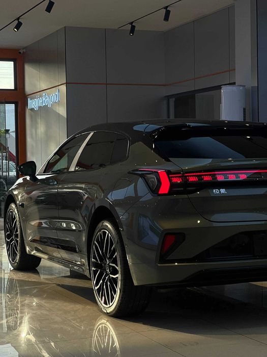 Zeekr 007 2025 — 2