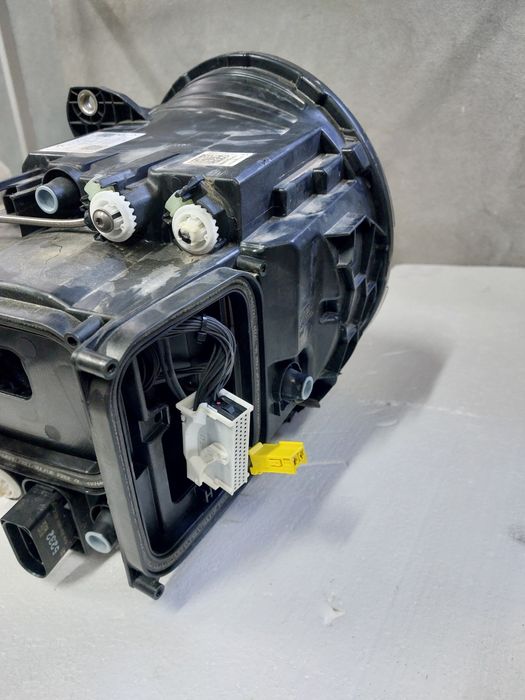 far dreapta multibeam + aripa fata originale mercedes g w463