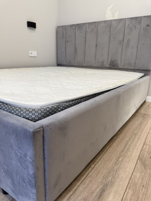 Кровать с матрасом 180х200