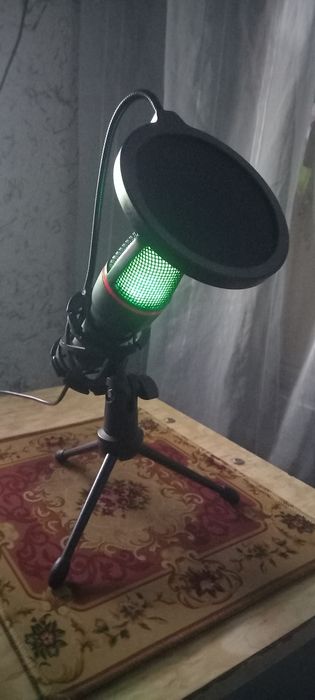 Kompyuter mikrofoni Condencer Mircrophone USB, RGB yoritgichli, simli