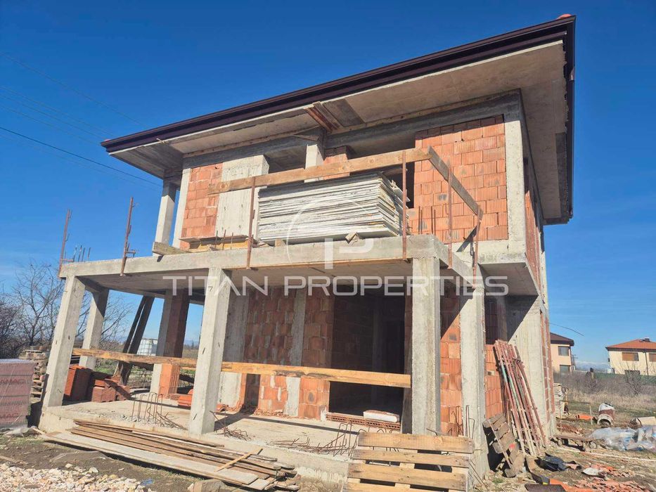 Двуетажна къща в Коматево