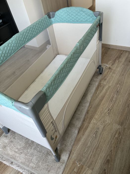 Детска кошара с подарък матрак и аксесоари – отлично състояние!