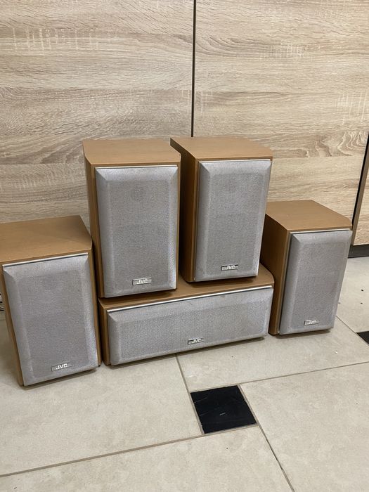 Колони за домашно кино