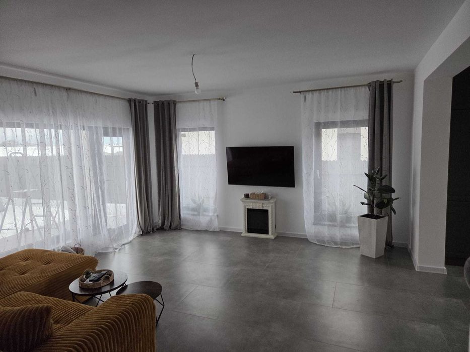 Casă 4 camere 110mp curte 501mp