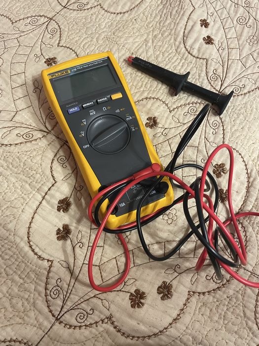 Multimetru Fluke 175