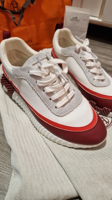 Bouncing red & white