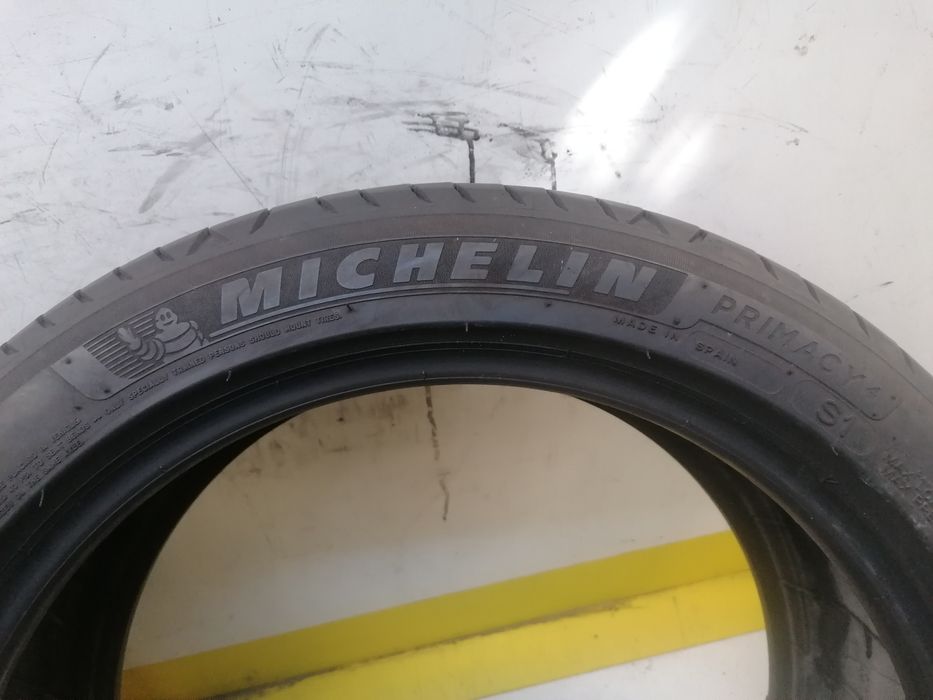225/45/17 2*Michelin vara 94v dot 2222.    5,,30mm