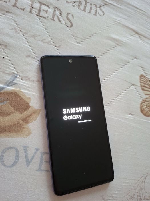 Продавам  Samsung A52