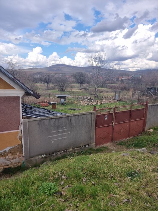 Vând casa cu grădină la Miniș-Ghioroc