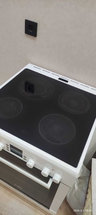 Продам электроплиту Bosch