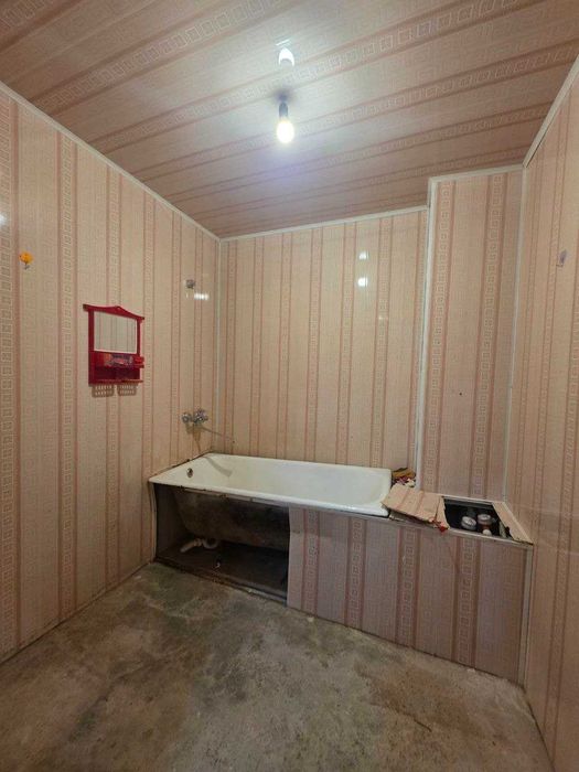 Продаётся 4х комн квартира на 1 этаже Ор-р  5 микрорайон Сомий Шайх