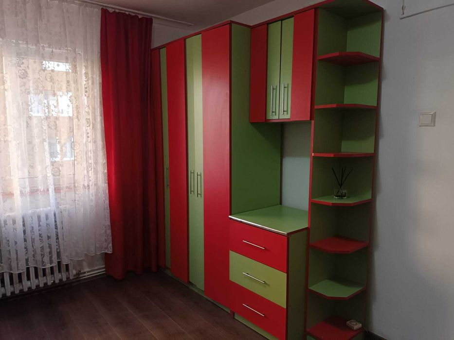 Inchiriez garsoniera pe Calea Moldovei