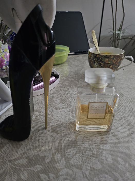 Продам парфюм  оригинал